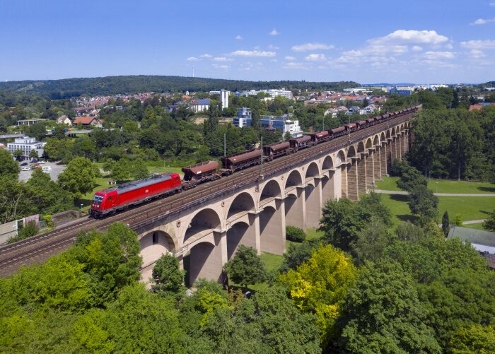 DB189179 Der Bietigheimer Eisenbahnviadukt aus der Luft
